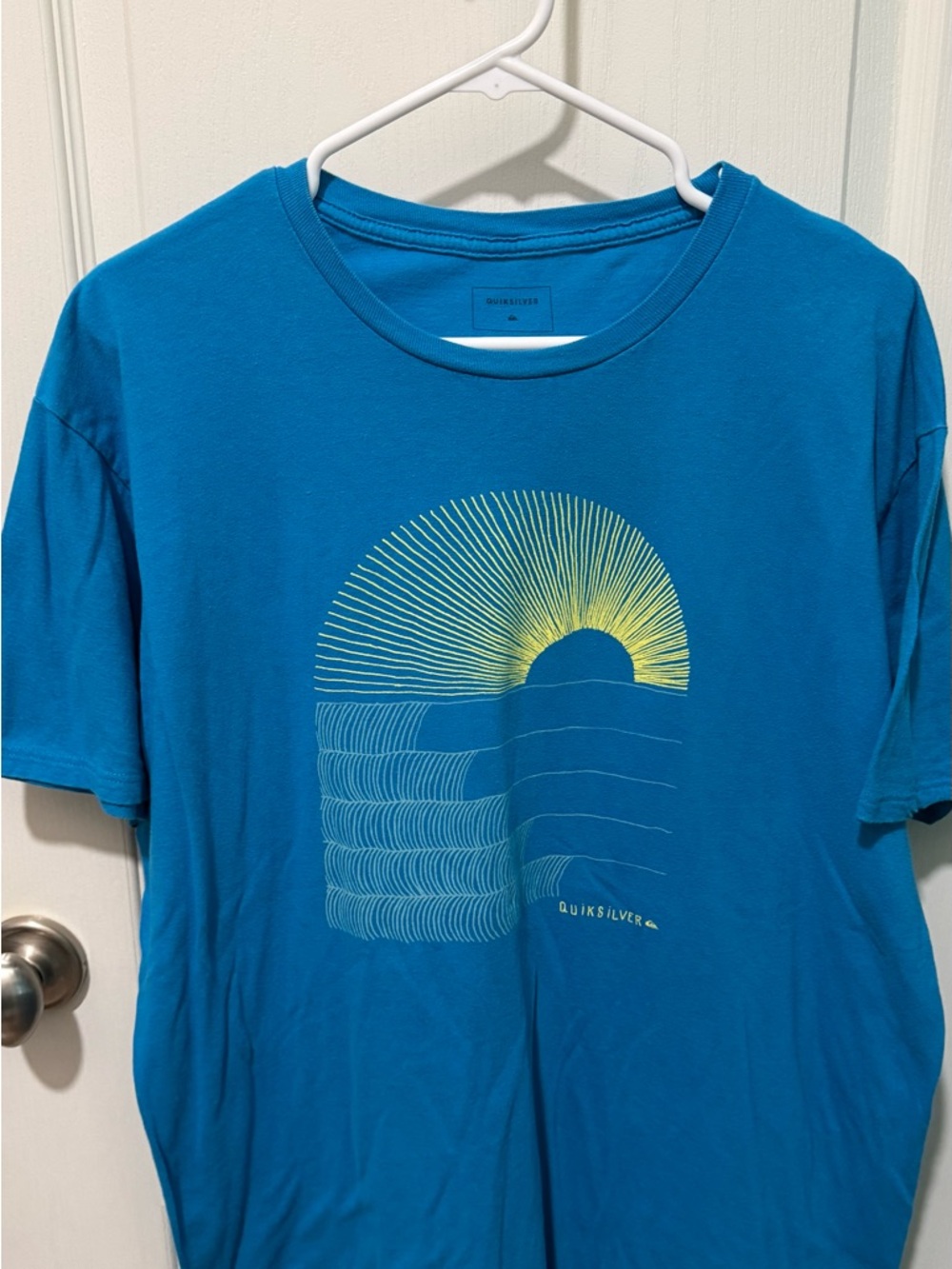 Quiksilver Men’s Teal Blue Short Sleeve Tee with Yellow Sunrise Graphic